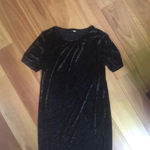 black crushed velvet bodycon dress